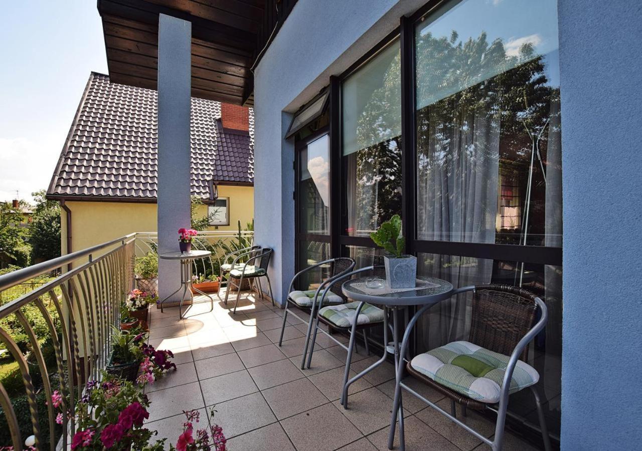 Albergue Dom Tu I Teraz Lublin Exterior foto