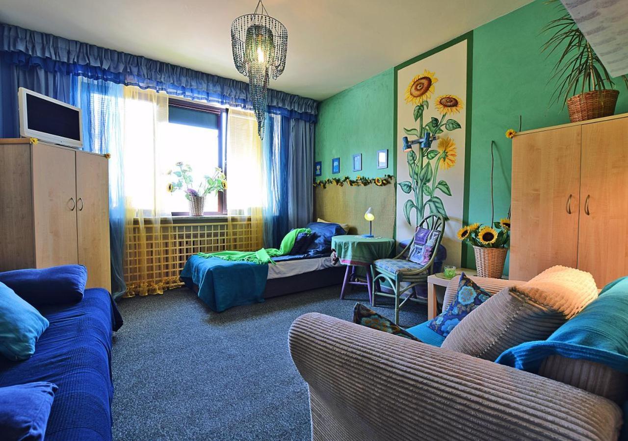 Albergue Dom Tu I Teraz Lublin Exterior foto